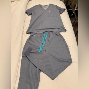 Figs women's scrub set in color Gray
